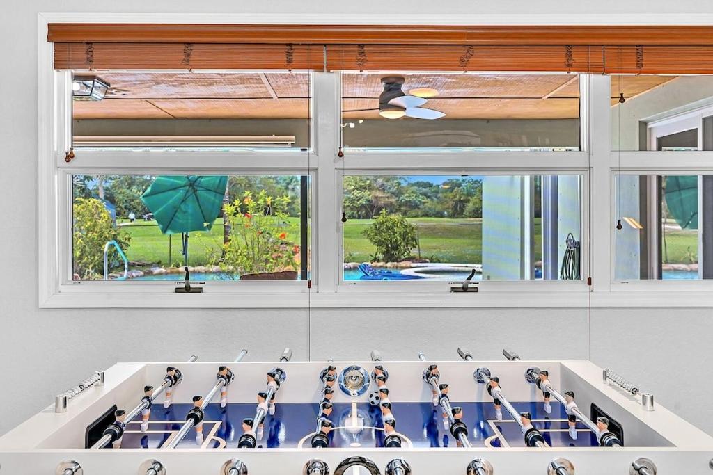 Pool Heat I Firepit And Bbq I 75"Tv I Foosball I 581Mbps Cooper City Exterior photo